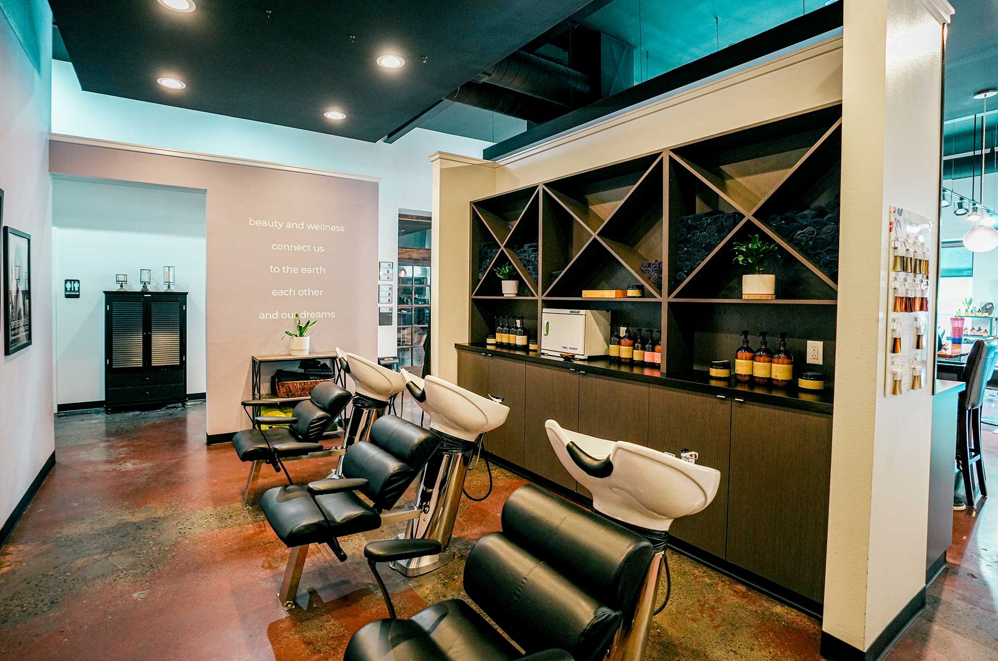 Studio 16 Salon & Spa